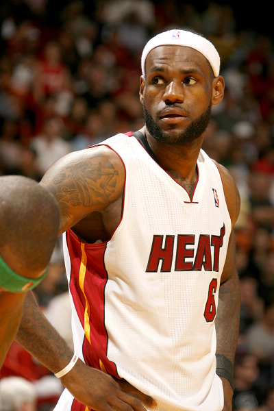 罗体：斯帕莱蒂重回那不勒斯全程遭嘘，球迷不原谅他执教尤文（罗马体育报：斯帕莱蒂重返那不勒斯遭全场嘘声，球迷仍因其执教尤文难以原谅）